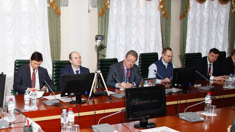 В АО «ВНИИЖТ» прошел выездной семинар по АПК «ЭЛЬБРУС» с участием Postgres Professional Леонид Росляков - коммерческий представитель компании PostgreSQL Professional - рассказал об опыте импортозамещения с использованием систем управления базами данных, разработанных в компании.