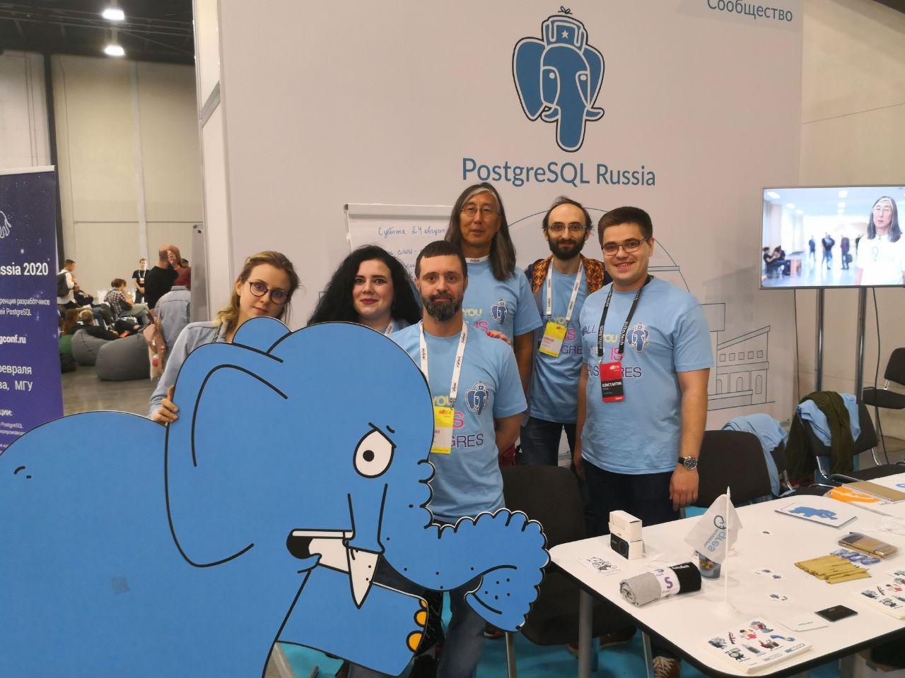 На протяжении всей выставки стенд «PostgreSQL в России» привлекал множество гостей, которые проверяли свои знания Postgres в интеллектуально-развлекательной игре, пробовали собрать трехмерный пазл, раскладывали пасьянс маджонг